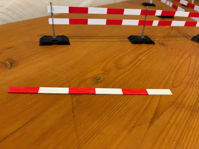 Absperrlatte rot weiss